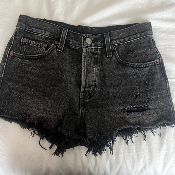 Levi’s 501 Original High Rise Shorts in Black Distressed - Picture 2 of 2